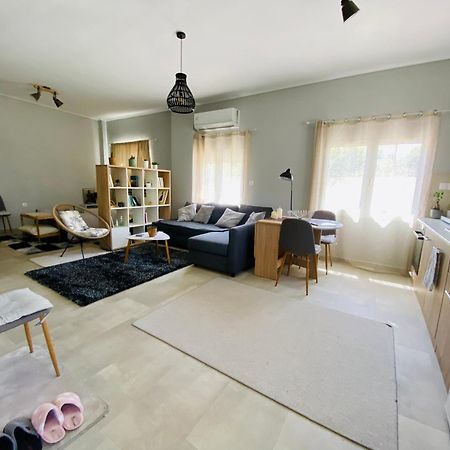 Xrysa'S Central City Apartment Mesolóngion المظهر الخارجي الصورة